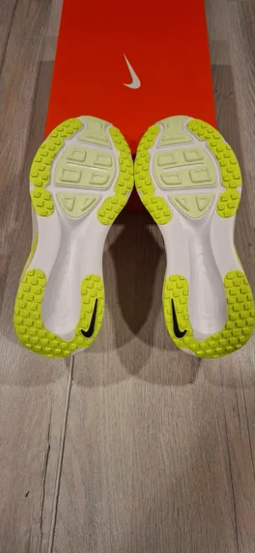 Używany New Balance Vomero 18 bike — zdjęcie 9 z 12