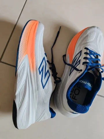 Used New Balance Fresh Foam X More v6 bike — image 5 of 13