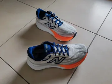 Used New Balance Fresh Foam X More v6 bike — image 4 of 13
