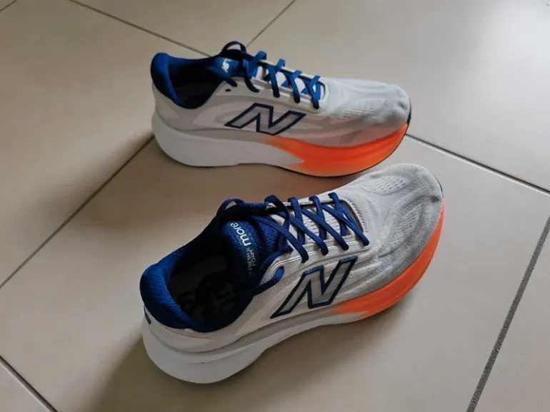 Used New Balance Fresh Foam X More v6 bike — image 6 of 13