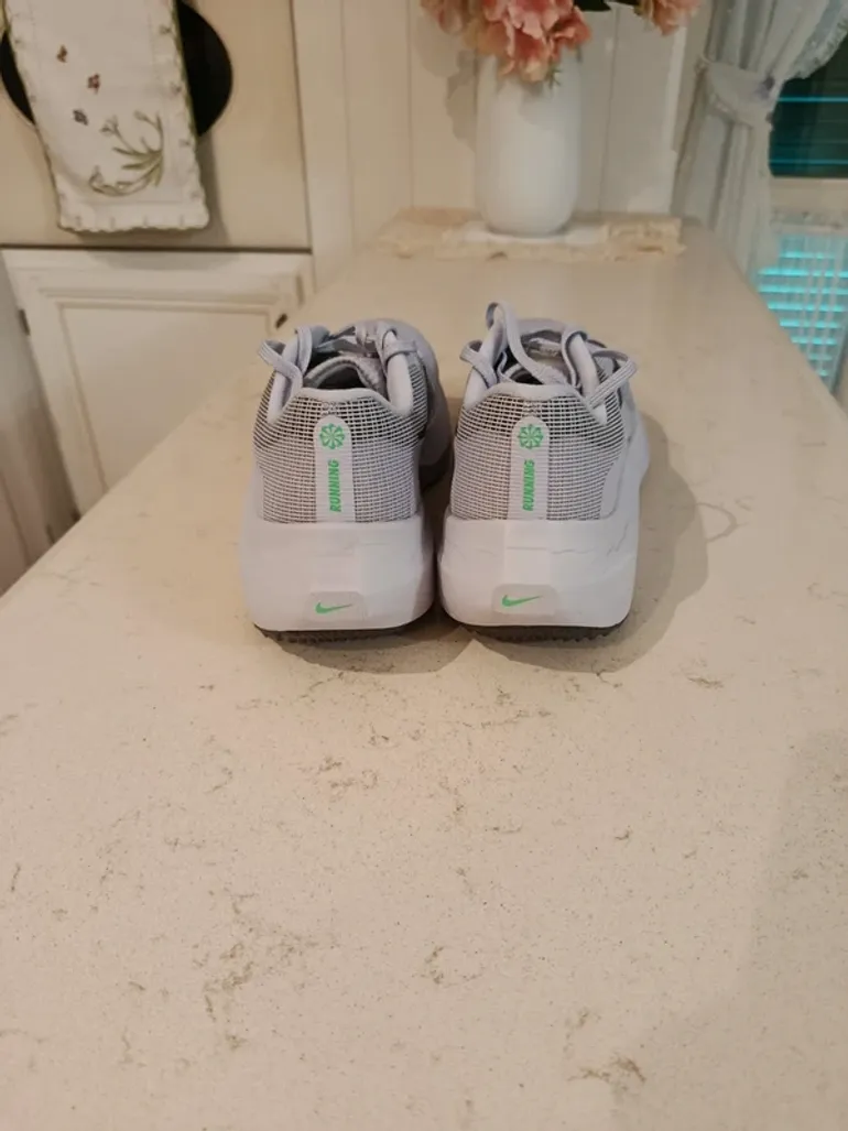 Used Nike Zoom Fly 5 bike — image 5 of 7