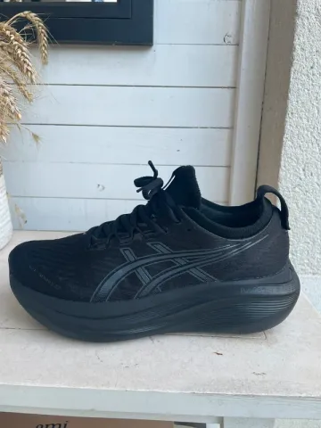 Asics Gel Nimbus 27 bike d'occasion — image 1 sur 5