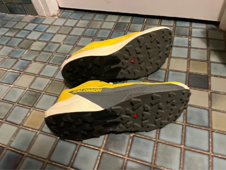 Used Salomon Trailrunning Shoes bike — image 2 of 4