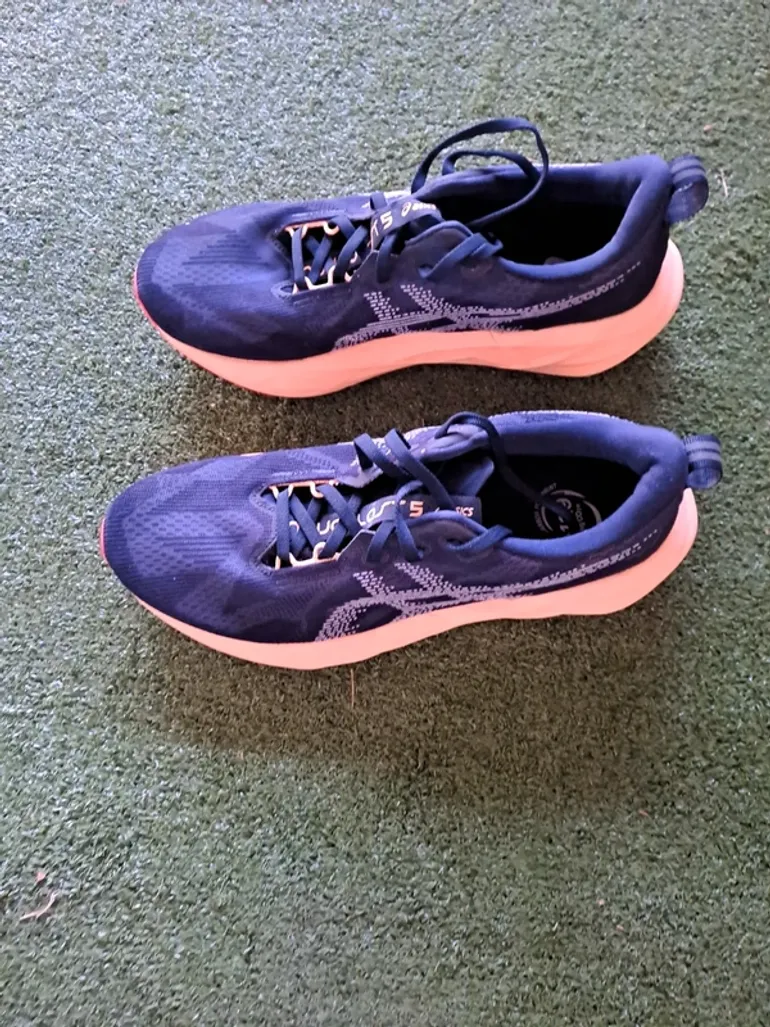 Used Asics Novablast 5 bike — image 4 of 8