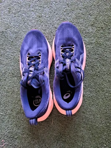 Used Asics Novablast 5 bike — image 1 of 8