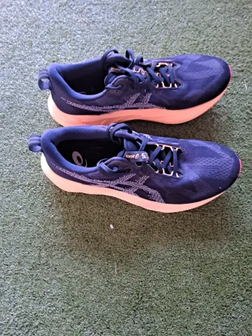 Used Asics Novablast 5 bike — image 5 of 8