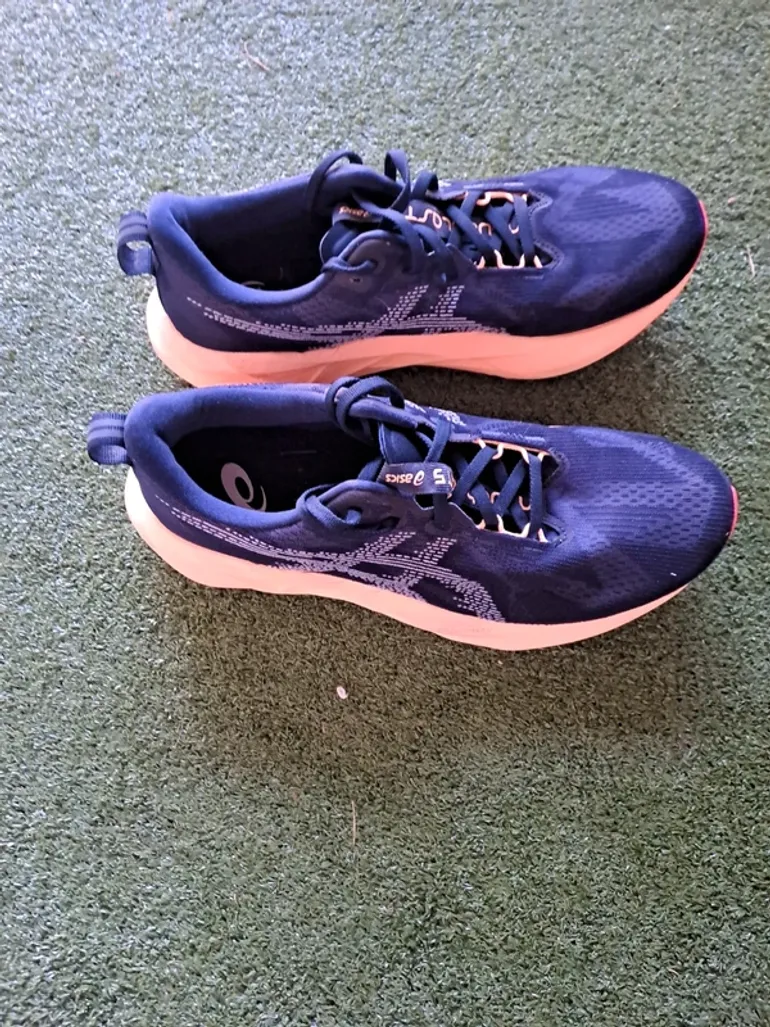 Used Asics Novablast 5 bike — image 5 of 8