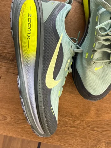 Brugt Nike Vomero 18 Gore-Tex bike — billede 2 af 8