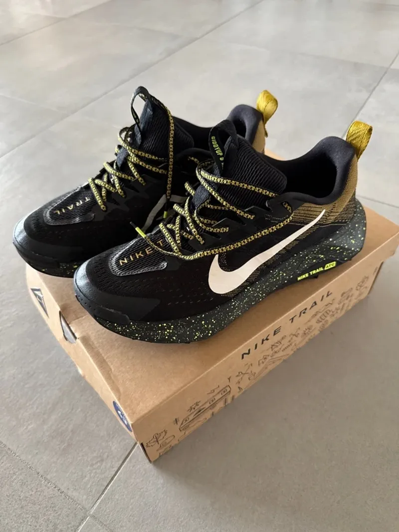 Used Nike Wildhorse 10 Running Shoes