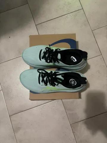 Used Asics Gel Nimbus 28 bike — image 2 of 3