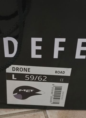 MET Drone Wide Body bike d'occasion — image 7 sur 7