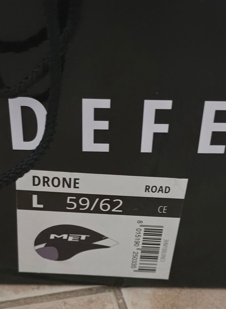 MET Drone Wide Body bike d'occasion — image 7 sur 7