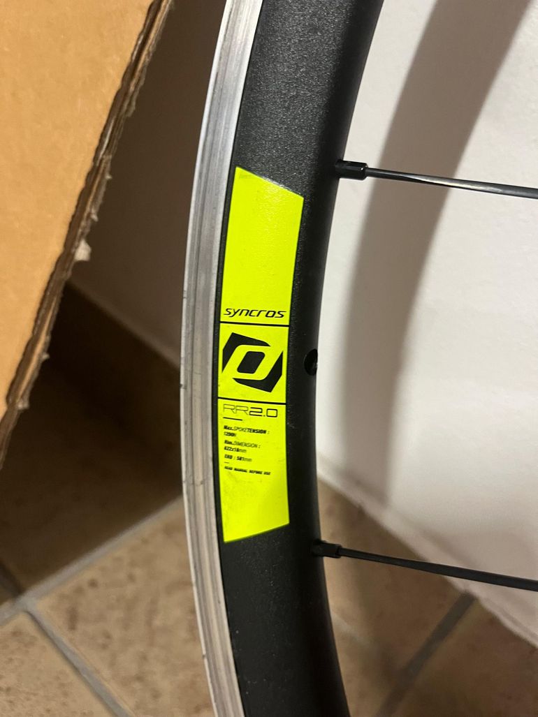 Used Syncros RR2.0 Disc Wheelset bike — image 2 of 2