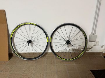 Used Syncros RR2.0 Disc Wheelset bike — image 1 of 2