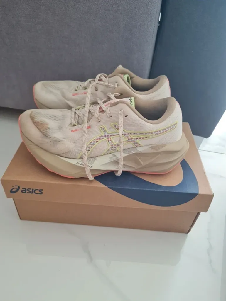 Used Asics Novablast 5 bike — image 3 of 5