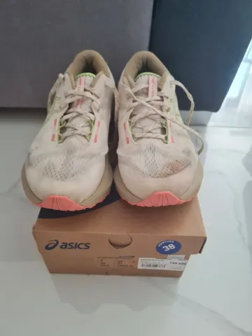 Used Asics Novablast 5 bike — image 1 of 5