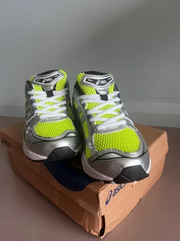 Used Asics Gel Kayano 14 bike — image 4 of 11