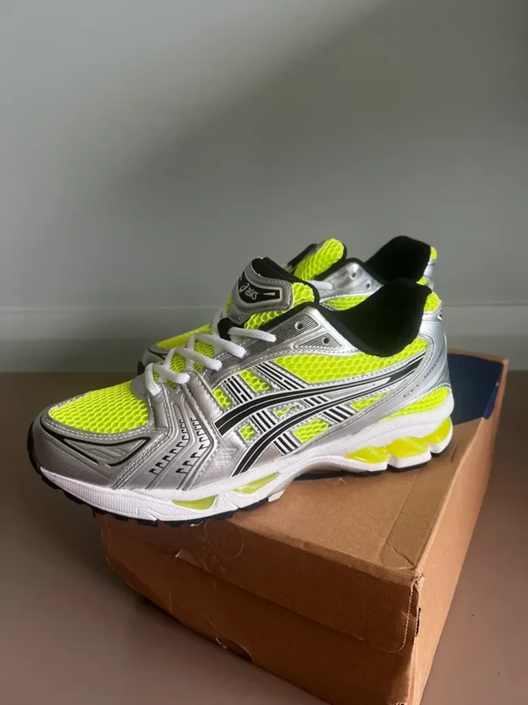Used Asics Gel Kayano 14 bike — image 5 of 11