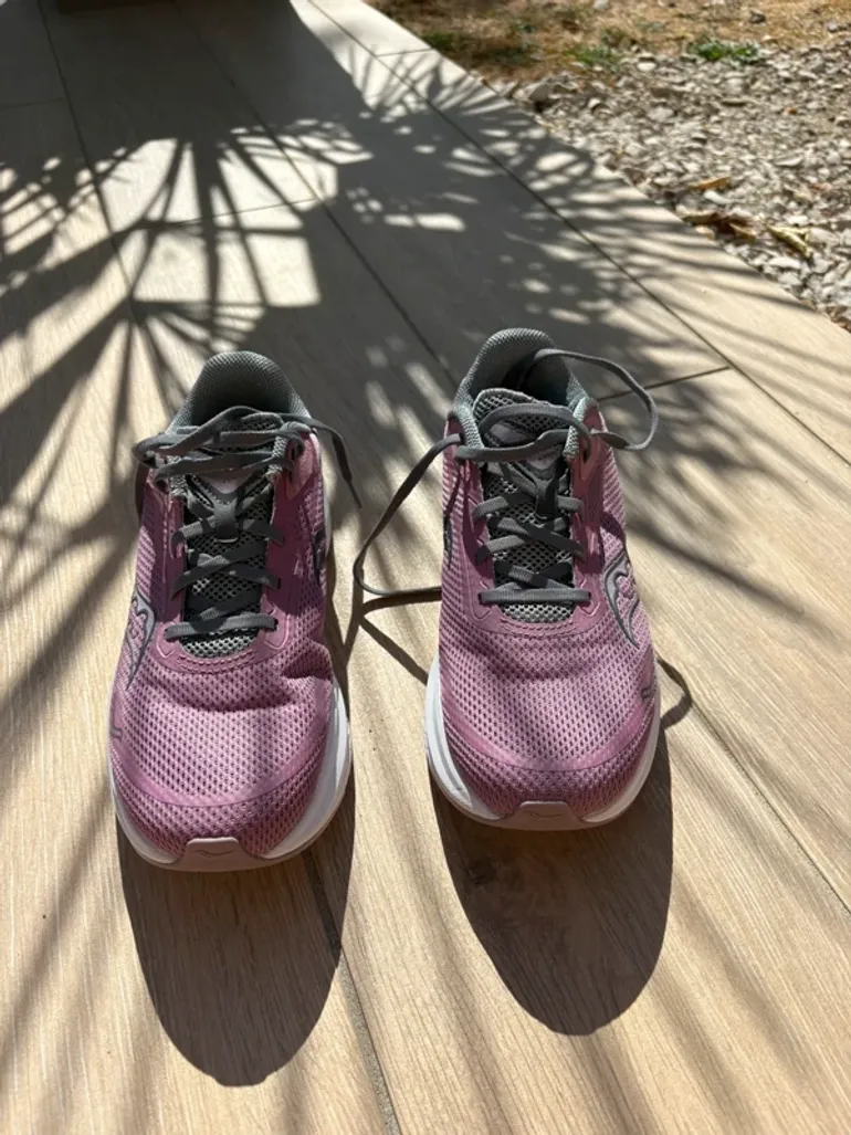 Used Saucony Running Shoes bike — image 4 of 4