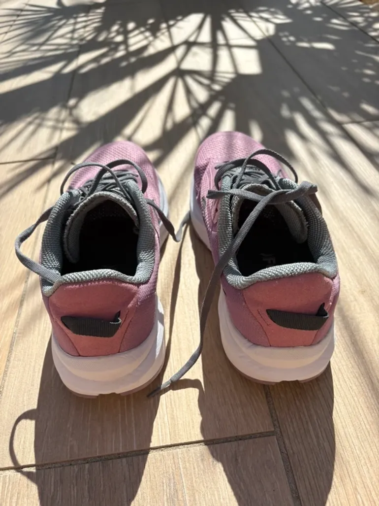 Used Saucony Running Shoes bike — image 3 of 4