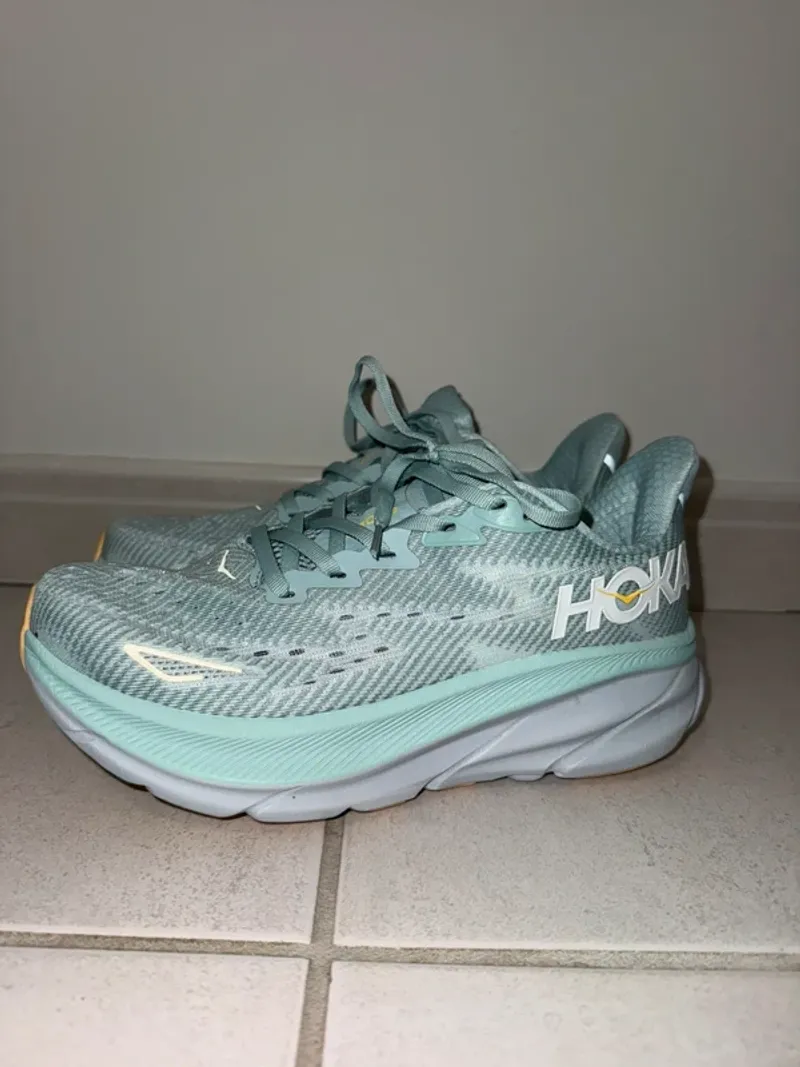 Used Hoka Clifton 9 Running Shoes