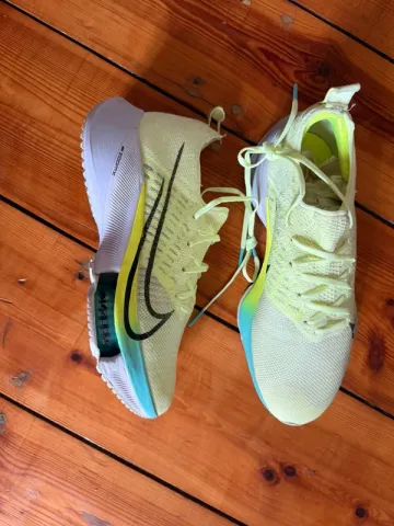 Używany Nike Air Zoom Tempo NEXT% Flyknit bike — zdjęcie 2 z 5