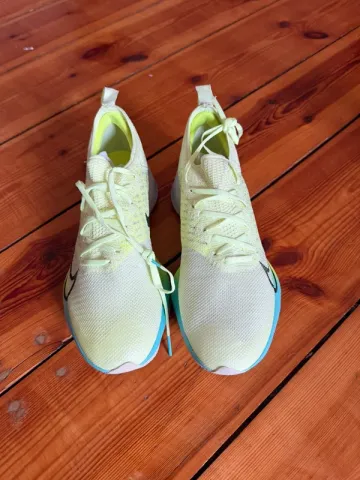 Używany Nike Air Zoom Tempo NEXT% Flyknit bike — zdjęcie 3 z 5