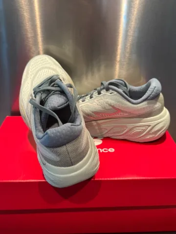 Używany New Balance Fresh Foam 880 v11 bike — zdjęcie 1 z 5