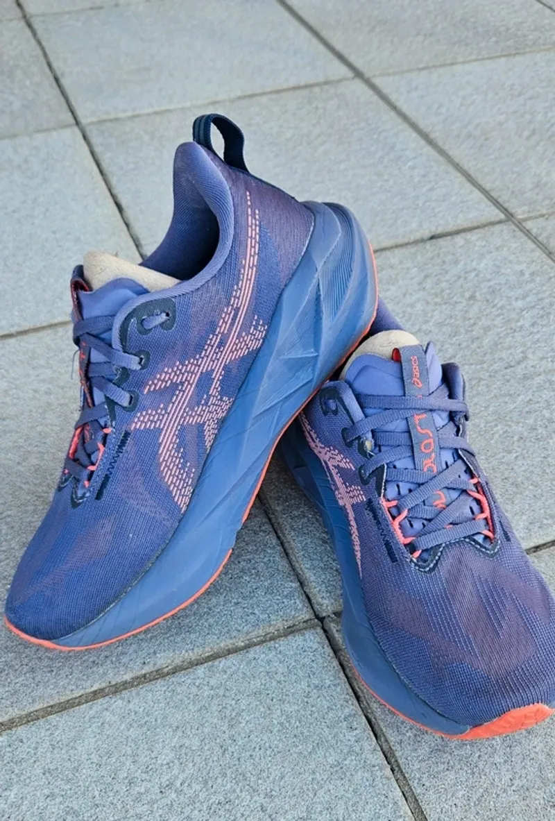 Gebrauchtes Asics Novablast 5 Running Shoes