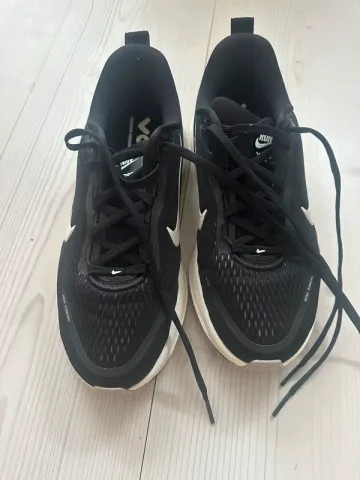Brugt Nike Vomero 18 bike — billede 1 af 5