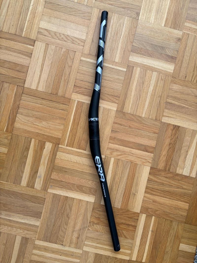 Použité Race Face Era Carbon Handlebar Cockpit