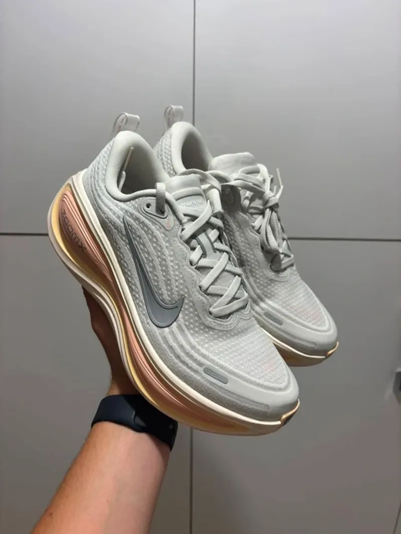 Used Look Vomero Plus Running Shoes