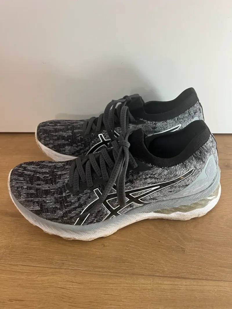 Použité Asics Gel Nimbus 23 Running Shoes