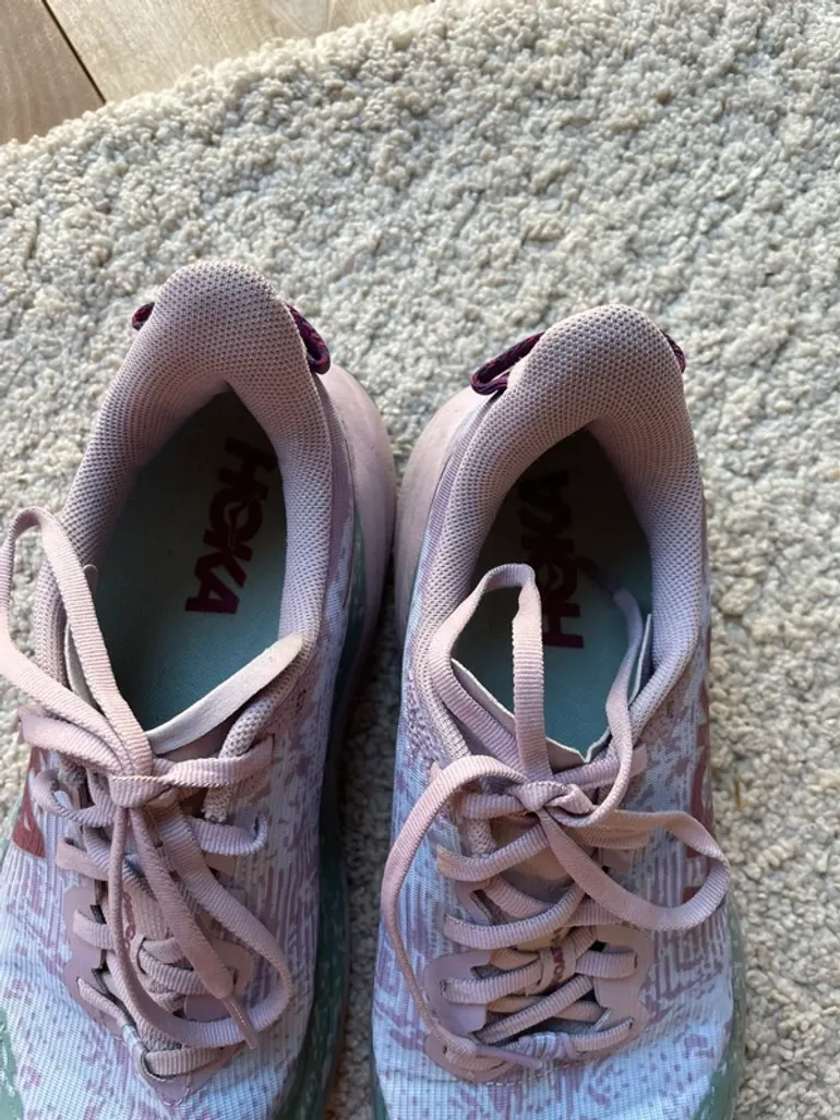 Used Hoka Speedgoat 6 GTX bike — image 6 of 7