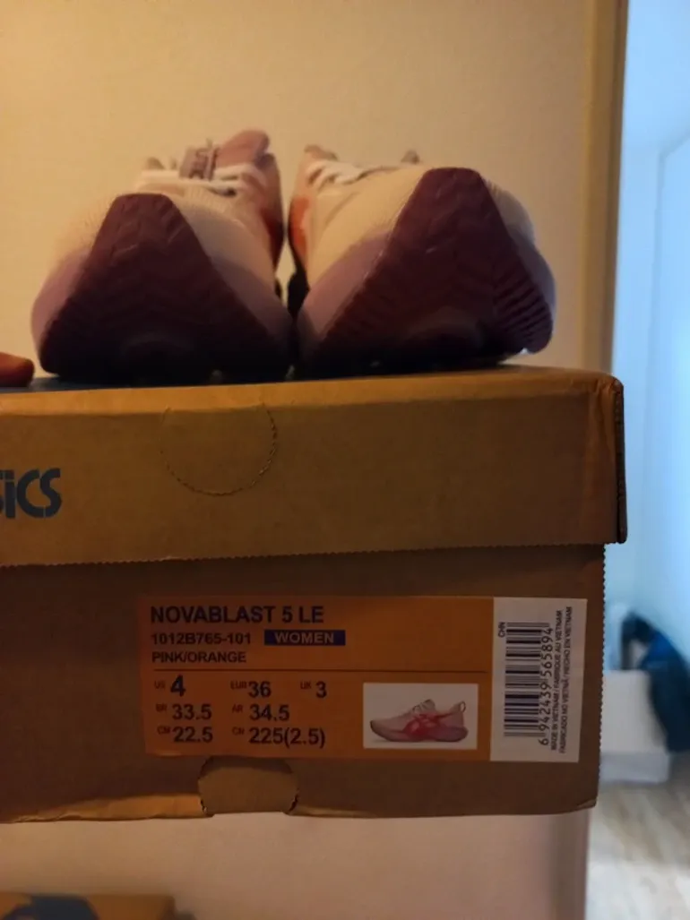 Used Asics Novablast 5 LE bike — image 7 of 7