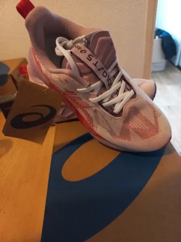 Used Asics Novablast 5 LE bike — image 3 of 7