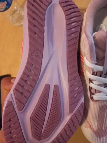 Used Asics Novablast 5 LE bike — image 6 of 7