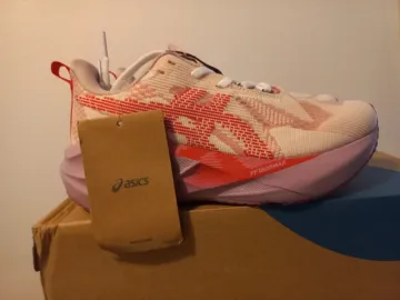 Used Asics Novablast 5 LE bike — image 1 of 7