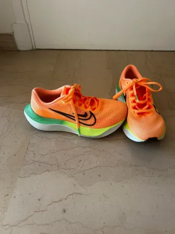 Nike Running Shoes bike usato — immagine 2 di 7