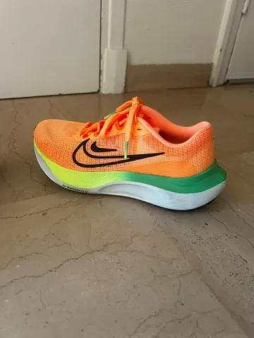 Nike Running Shoes bike usato — immagine 3 di 7