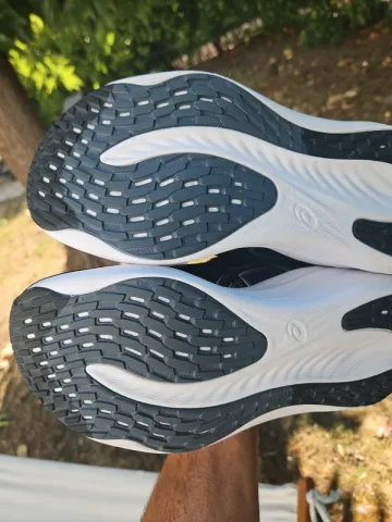 Used Asics Gel Nimbus 26 bike — image 13 of 15