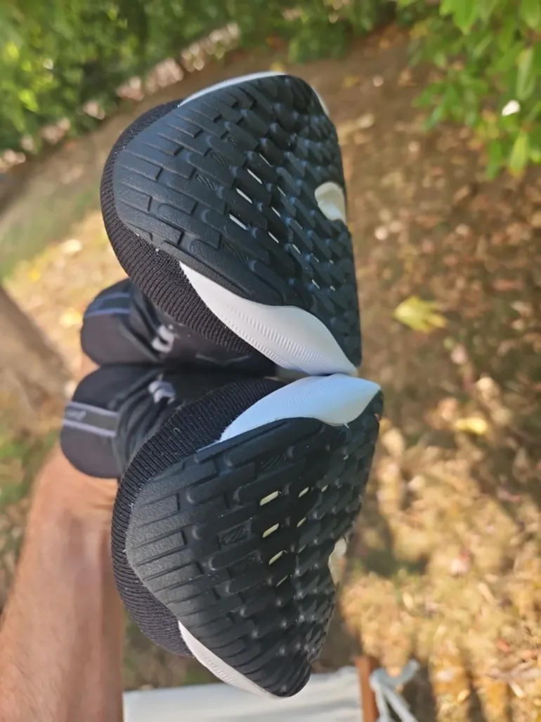 Used Asics Gel Nimbus 26 bike — image 14 of 15
