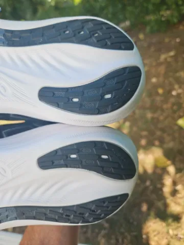 Used Asics Gel Nimbus 26 bike — image 12 of 15
