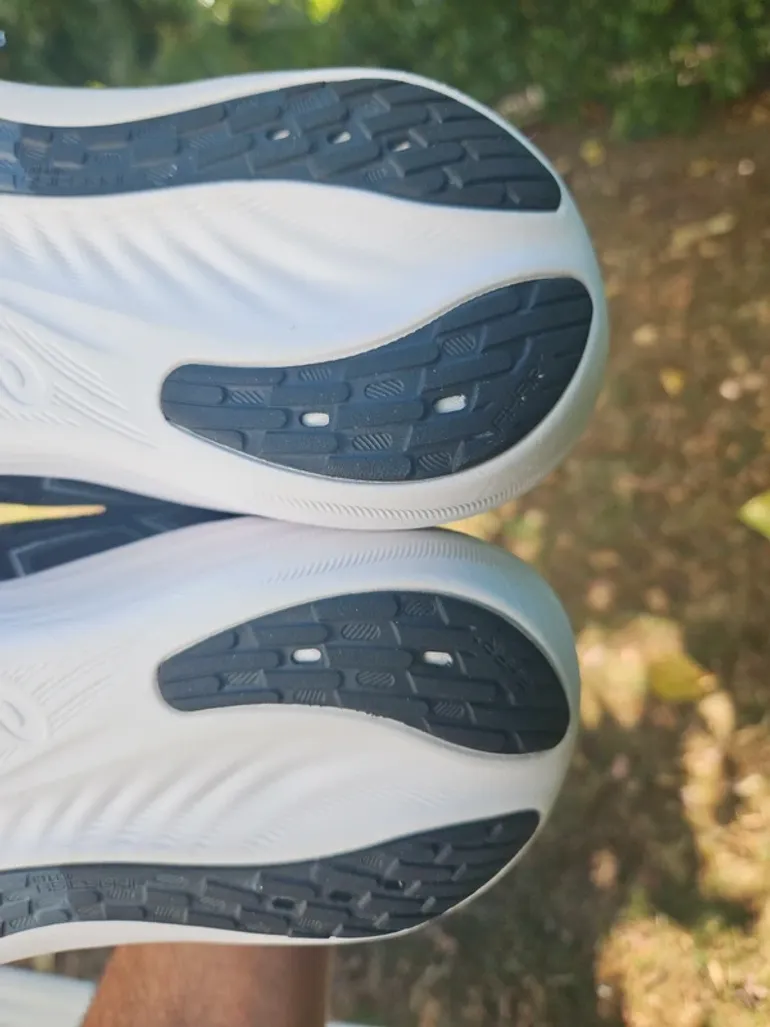 Used Asics Gel Nimbus 26 bike — image 12 of 15