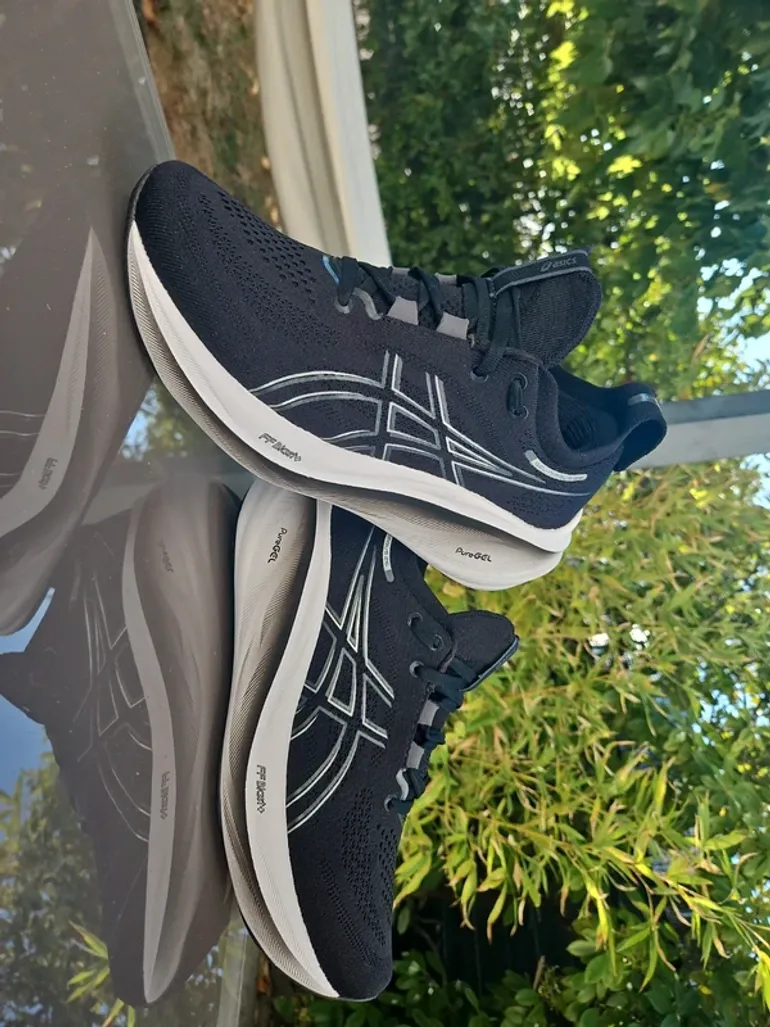 Used Asics Gel Nimbus 26 bike — image 2 of 15