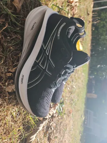 Used Asics Gel Nimbus 26 bike — image 9 of 15