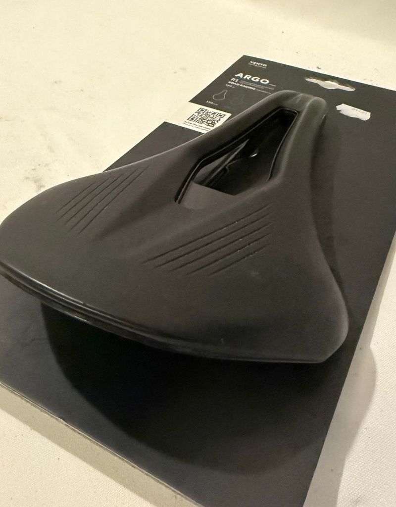Used Fizik Argo R1 2025 Saddles & Seatposts