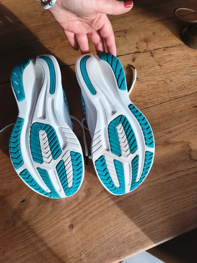 Used Saucony Running Shoes bike — image 4 of 4