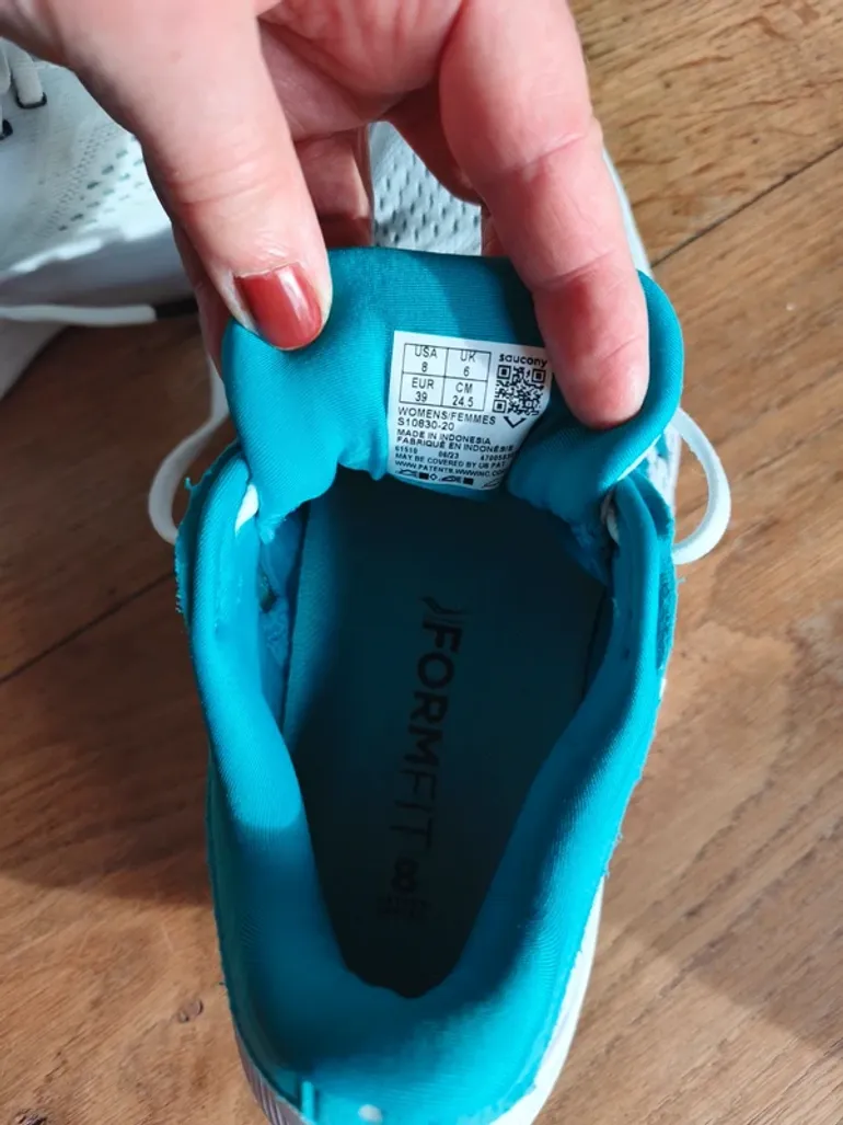 Used Saucony Running Shoes bike — image 3 of 4