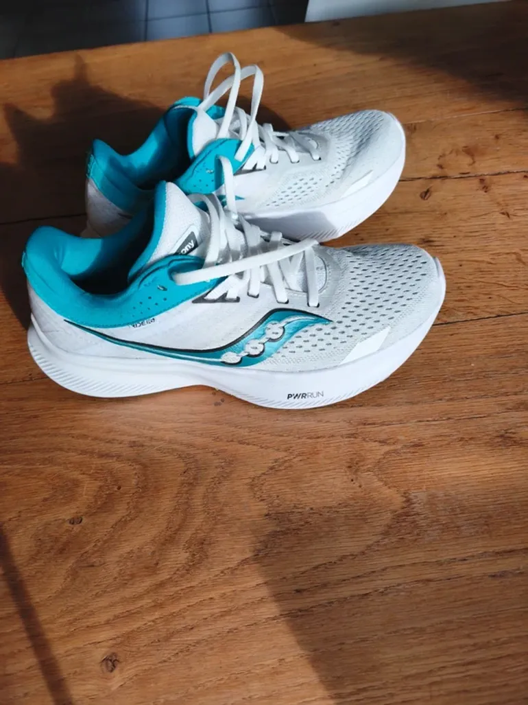 Used Saucony Running Shoes bike — image 2 of 4